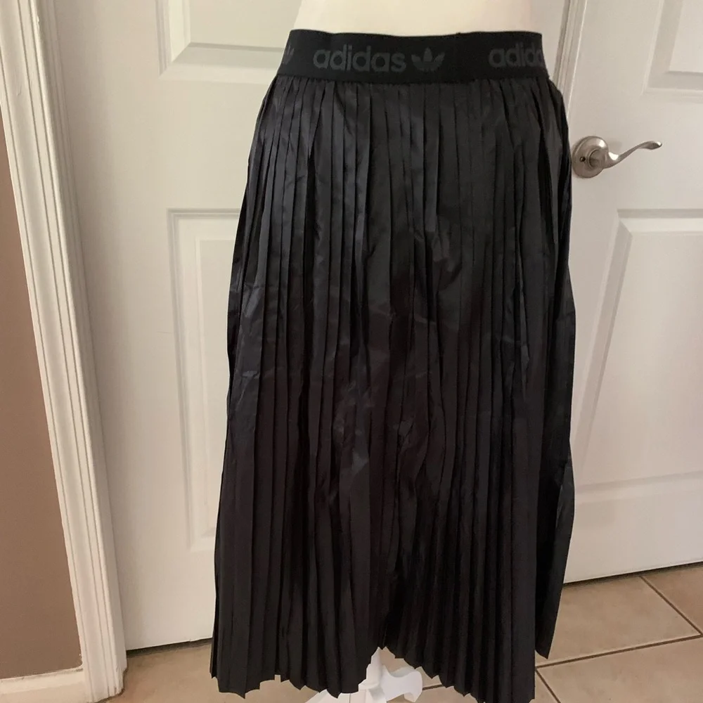 Adidas Originals Pleated Ripstop Skirt In Black - Picture 10 of 13